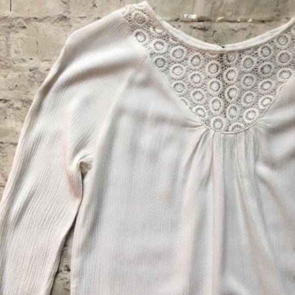 Liz Lange Maternity Top in White - Picture 2 of 6